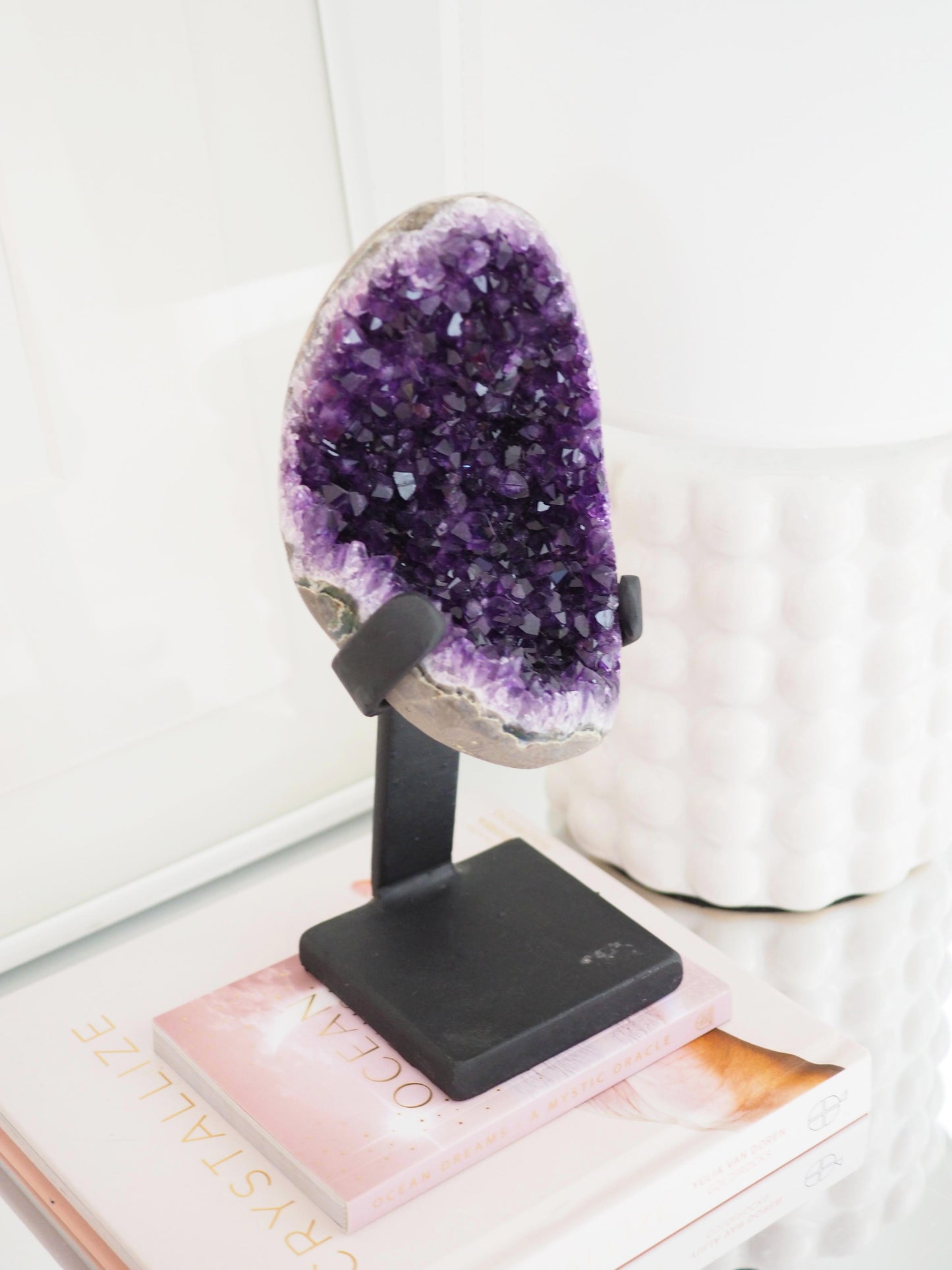 Deep Violetter Amethyst auf Halter Ständer ca. 22 x 9 cm . PARADISE COLLECTION - aus Uruguay HIGH QUALITY