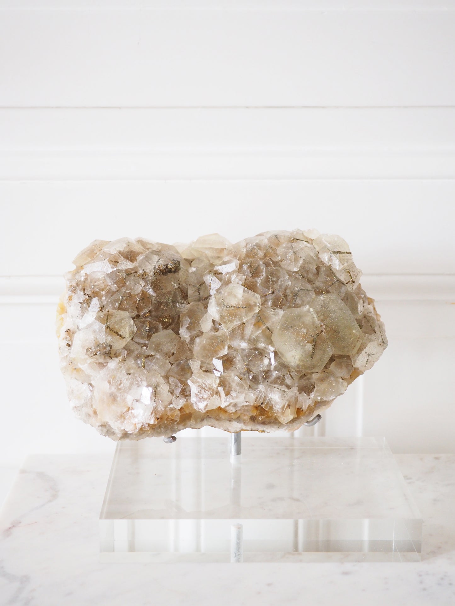 Sparkly Beiger Benz Calcit mit Pyrit ca. 23 x 14 cm 3.16 Kg PARADISE COLLECTION - aus Hubei China SUPER RARE