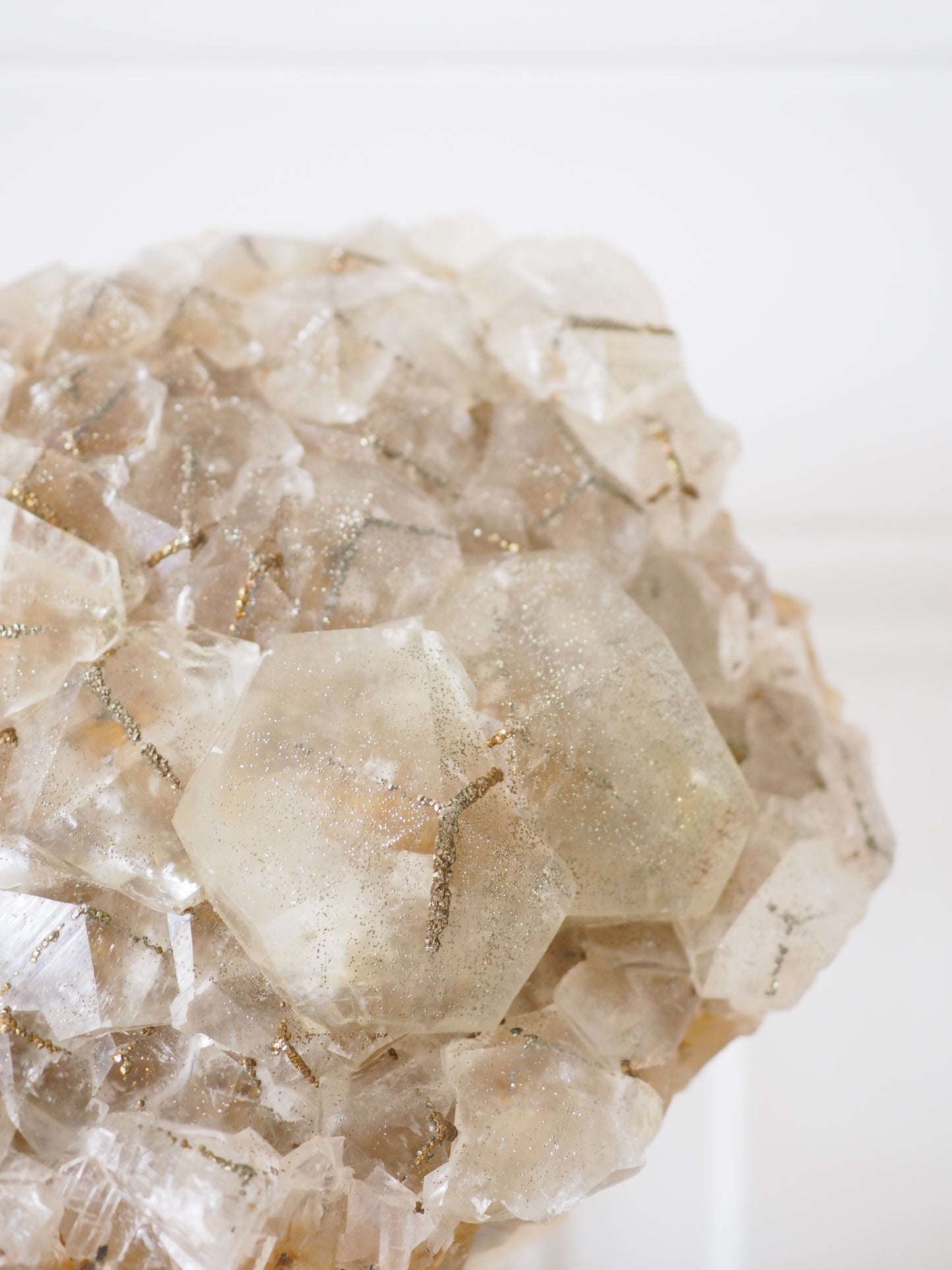 Sparkly Beiger Benz Calcit mit Pyrit ca. 23 x 14 cm 3.16 Kg PARADISE COLLECTION - aus Hubei China SUPER RARE