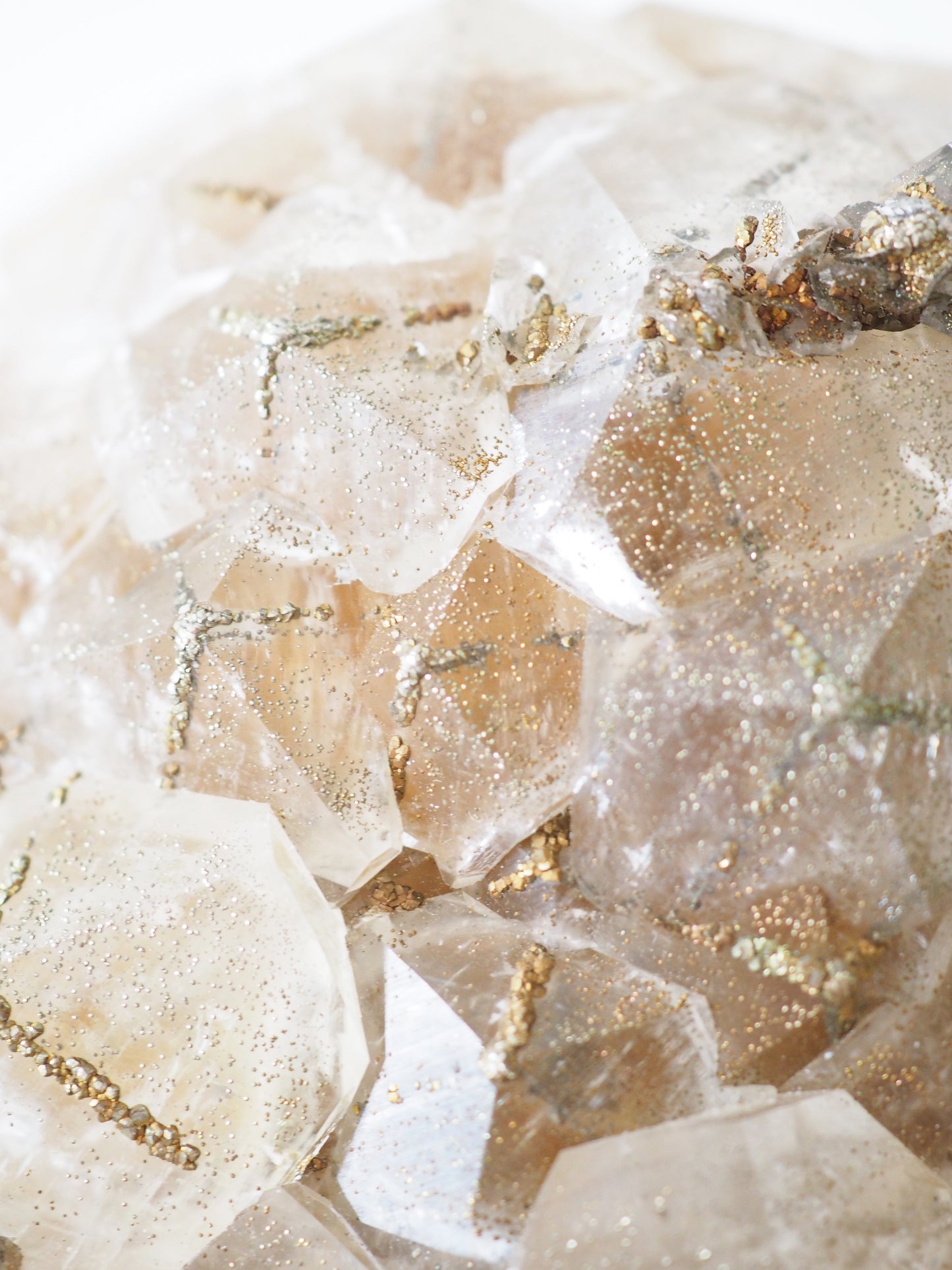 Sparkly Beiger Benz Calcit mit Pyrit ca. 23 x 14 cm 3.16 Kg PARADISE COLLECTION - aus Hubei China SUPER RARE