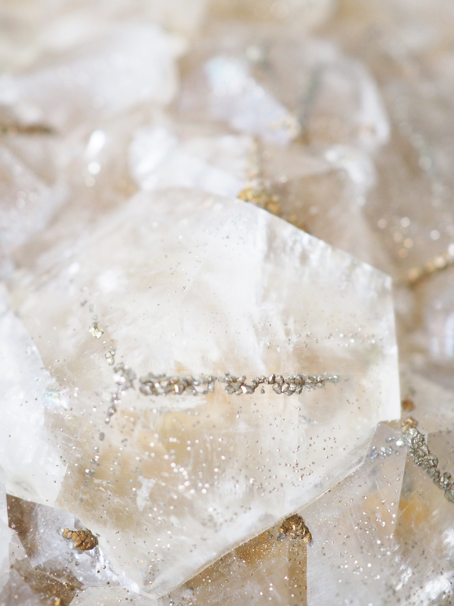 Sparkly Beiger Benz Calcit mit Pyrit ca. 23 x 14 cm 3.16 Kg PARADISE COLLECTION - aus Hubei China SUPER RARE