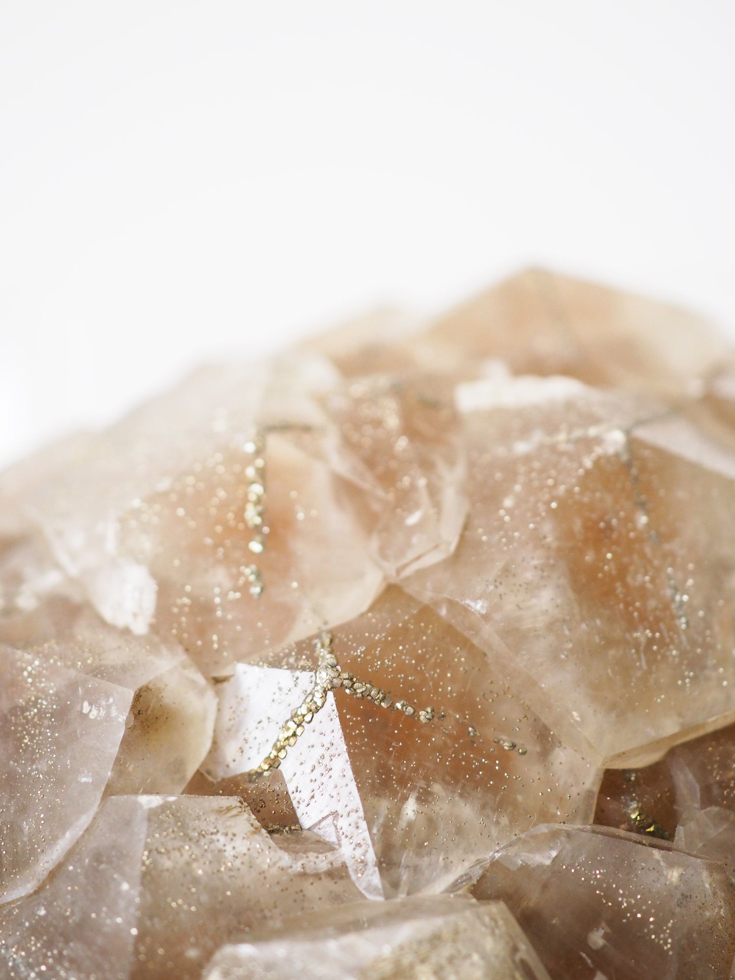 Sparkly Beiger Benz Calcit mit Pyrit ca. 23 x 14 cm 3.16 Kg PARADISE COLLECTION - aus Hubei China SUPER RARE
