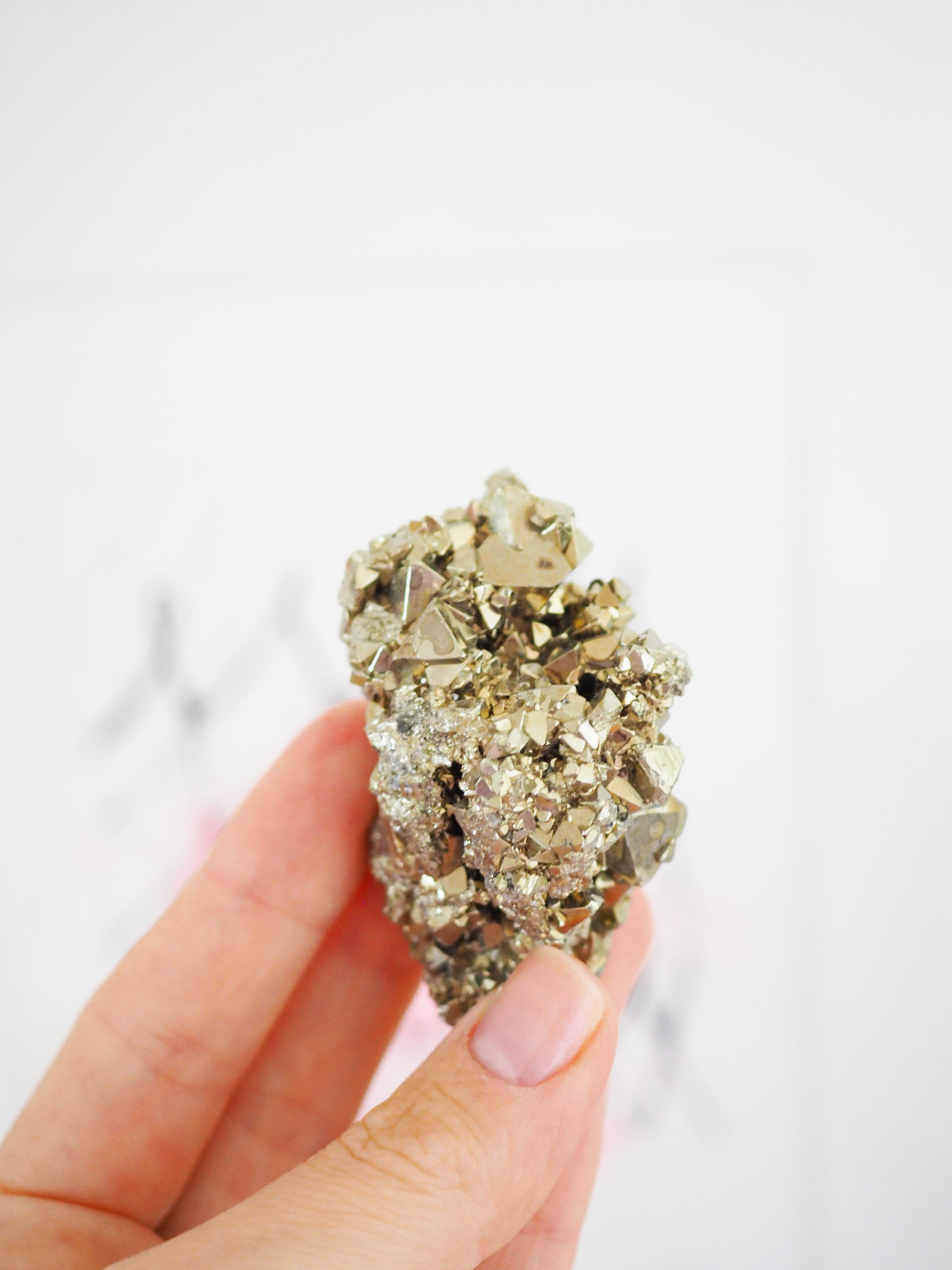 Octahedron Pyrit. Triangoli Pyrite Cluster . Specimen ca. 6 cm - aus Peru HIGH QUALITY RARE MINE CLOSED