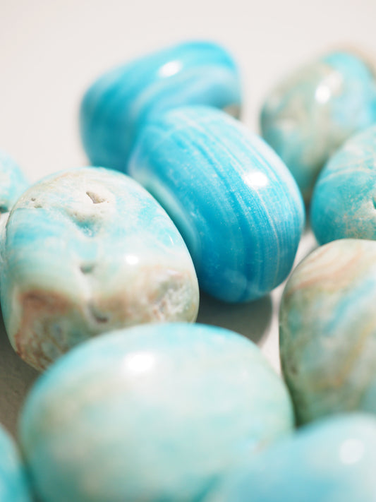 Karibischer Calcit .  Aragonit Trommel Stein . Caribbean Calcite . Aragonit Tumble ca. 2 cm - aus Belutschistan RARE