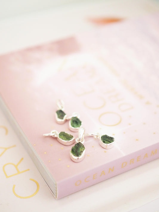 Moldavit Anhänger 925 Sterlingsilber ca. 1 cm - Tschechien RARE