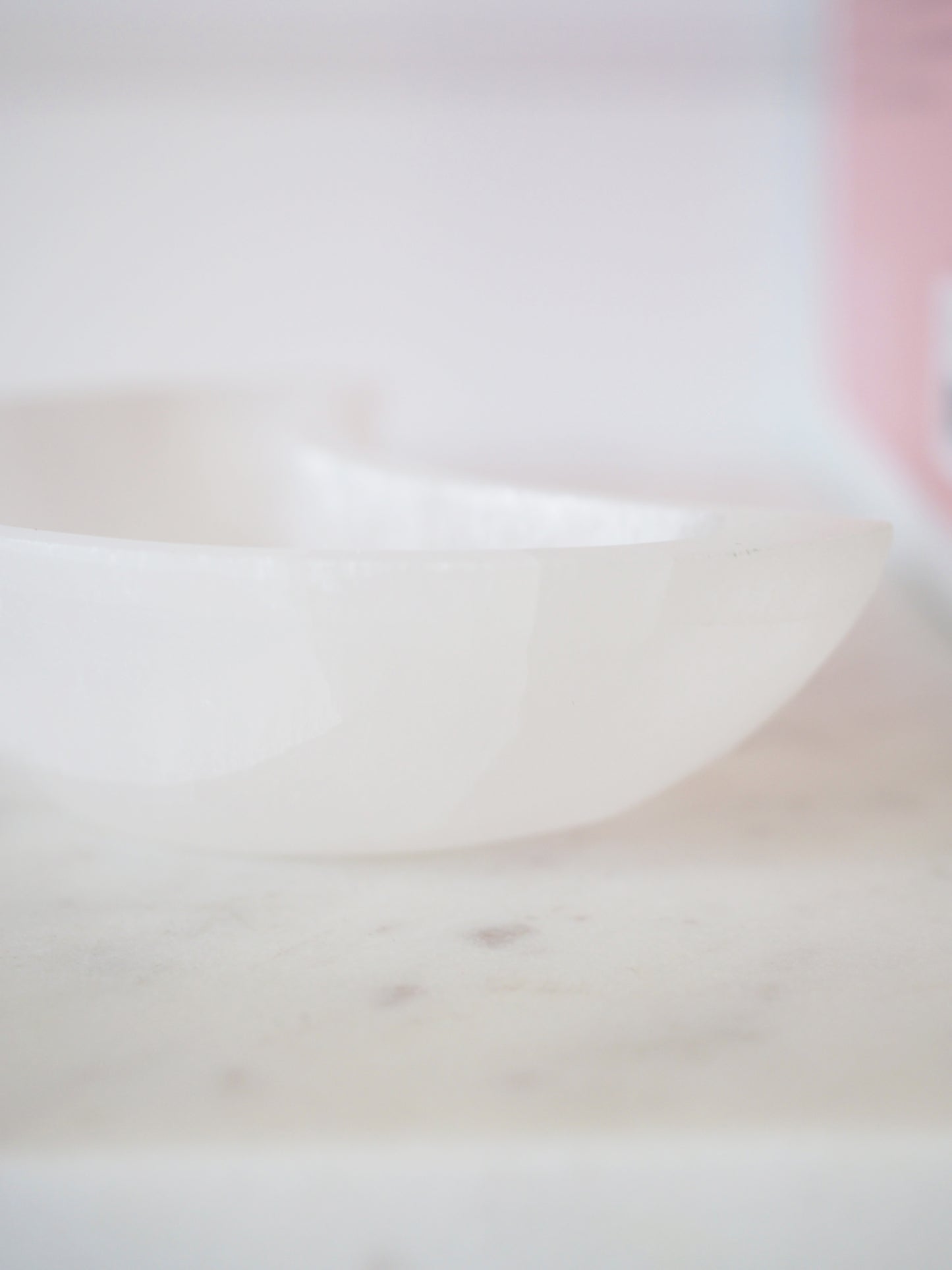 Selenit Mond Schale . Selenite Moon Bowl ca. 10 cm - aus Marokko Handcarved