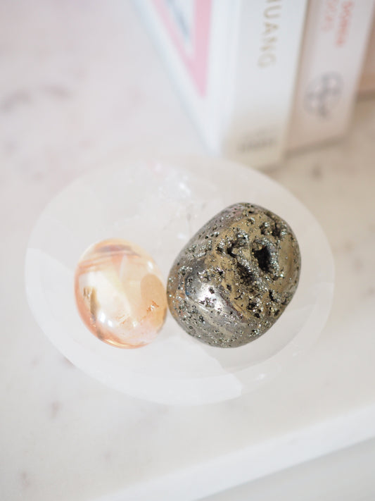 MINI Runde Selenit Edelstein. Kristall Schale . XS Round Selenit Bowl ca. 6 cm - aus Marokko Handcarved