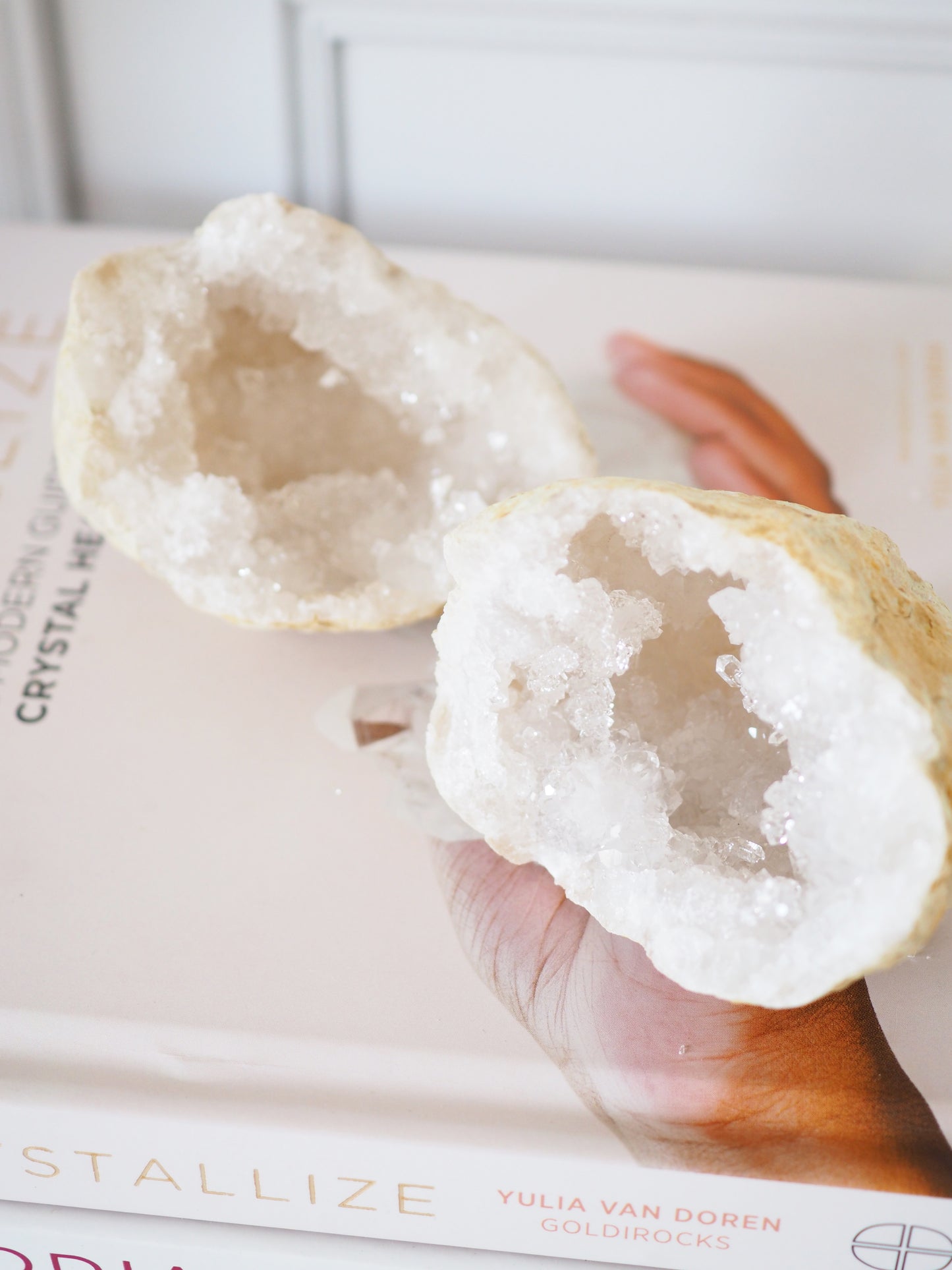 LOVE GEODE . Großes Weißes Quarz Druzy Geoden Paar ca. 8 cm - aus Marokko