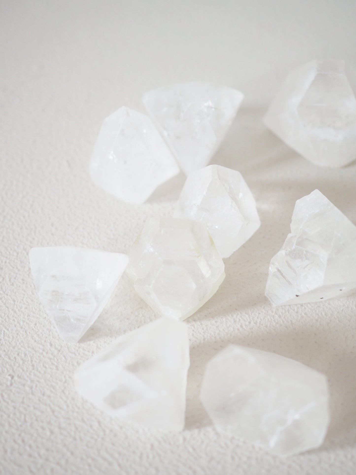 Apophyllit roh Kristall Spitze . Apophylite raw Point ca. 2-3 cm - aus Indien