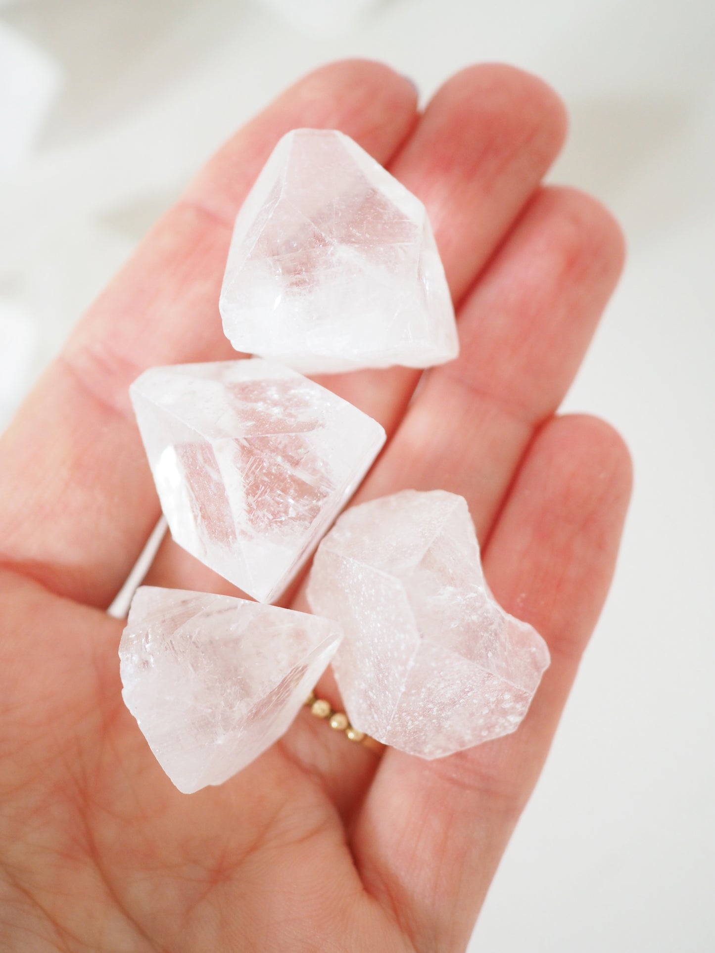 Apophyllit roh Kristall Spitze . Apophylite raw Point ca. 2-3 cm - aus Indien