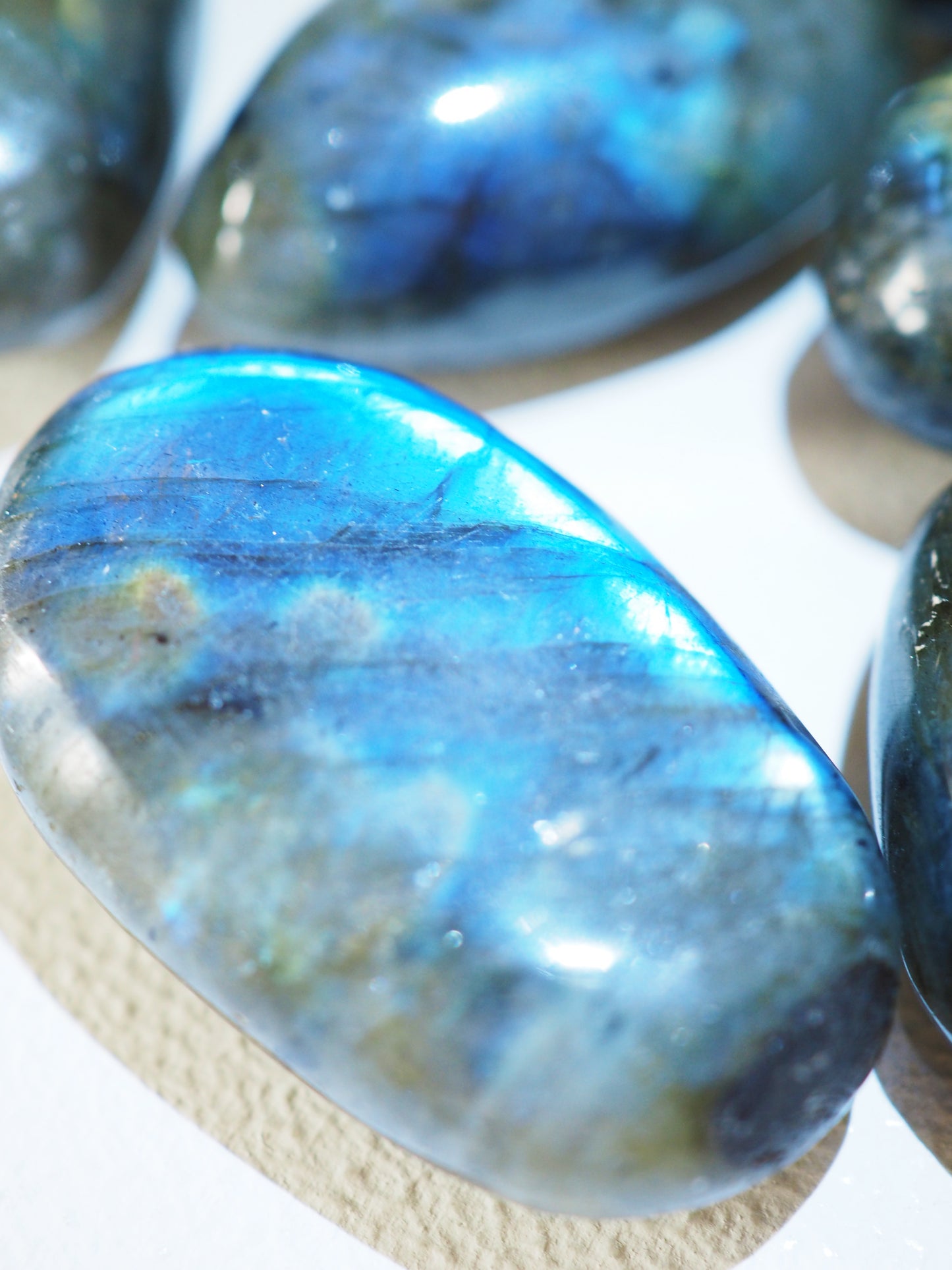 Labradorit Trommel Stein . Labradorite Tumble ca. 3-4 cm - aus Madagascar HIGH QUALITY