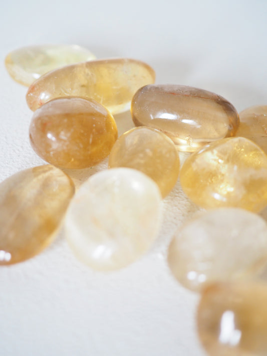 Natürlicher Citrin Trommel Stein . Natural Citrine Tumble ca. 1.5 - 2 cm - aus Madagascar RARE