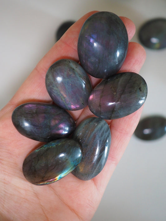 Sunset Gold Violett Labradorit ca. 2-3 cm Trommel Stein - aus Madagascar HIGH QUALITY