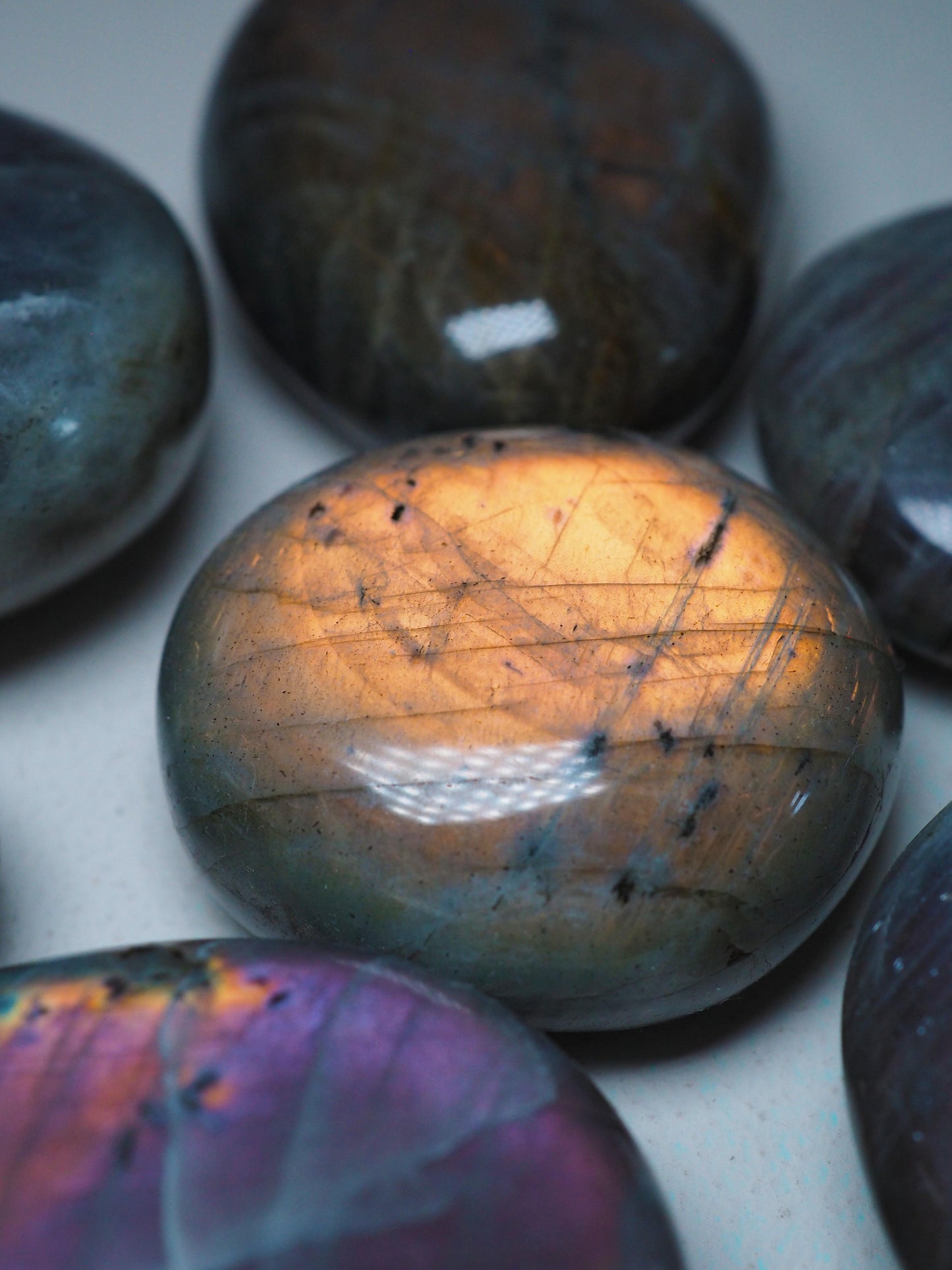 Sunset Mermaid Labradorit Palmstone Seifenstein Handstein ca. 3-4.5 cm - Aus Madagascar Hand poliert HIGH QUALITY