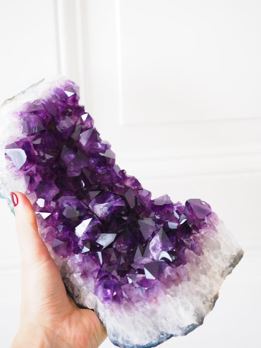 Super Deep Violettes Amethyst Cluster mit großen Kristallen . ca. 24 x12 cm . PARADISE COLLECTION - aus Ametista a do Sul - Rio Grande do Sul Brasilien HIGH QUALITY RARE