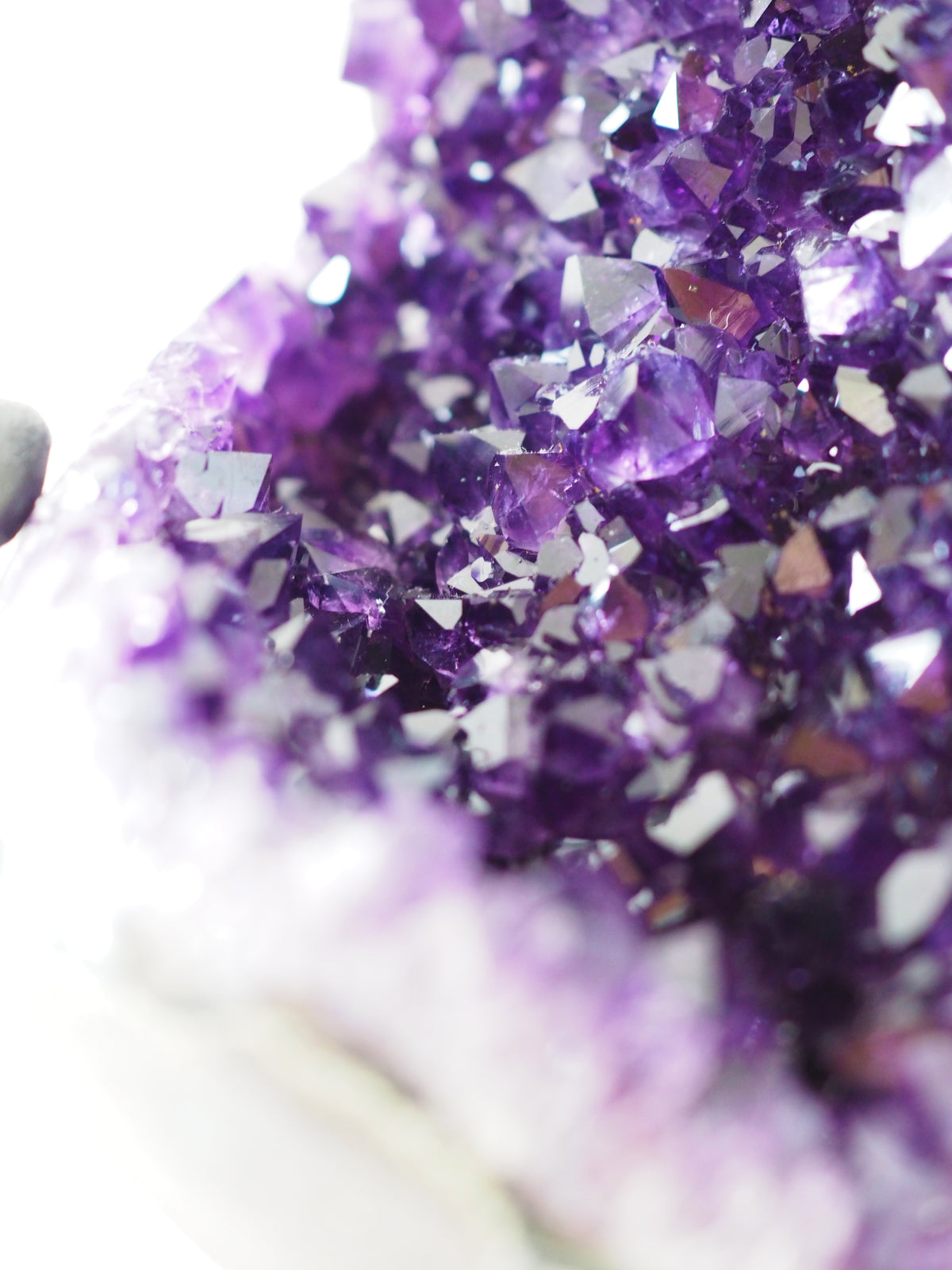 Deep Violetter Amethyst auf Halter Ständer ca. 22 x 9 cm . PARADISE COLLECTION - aus Uruguay HIGH QUALITY
