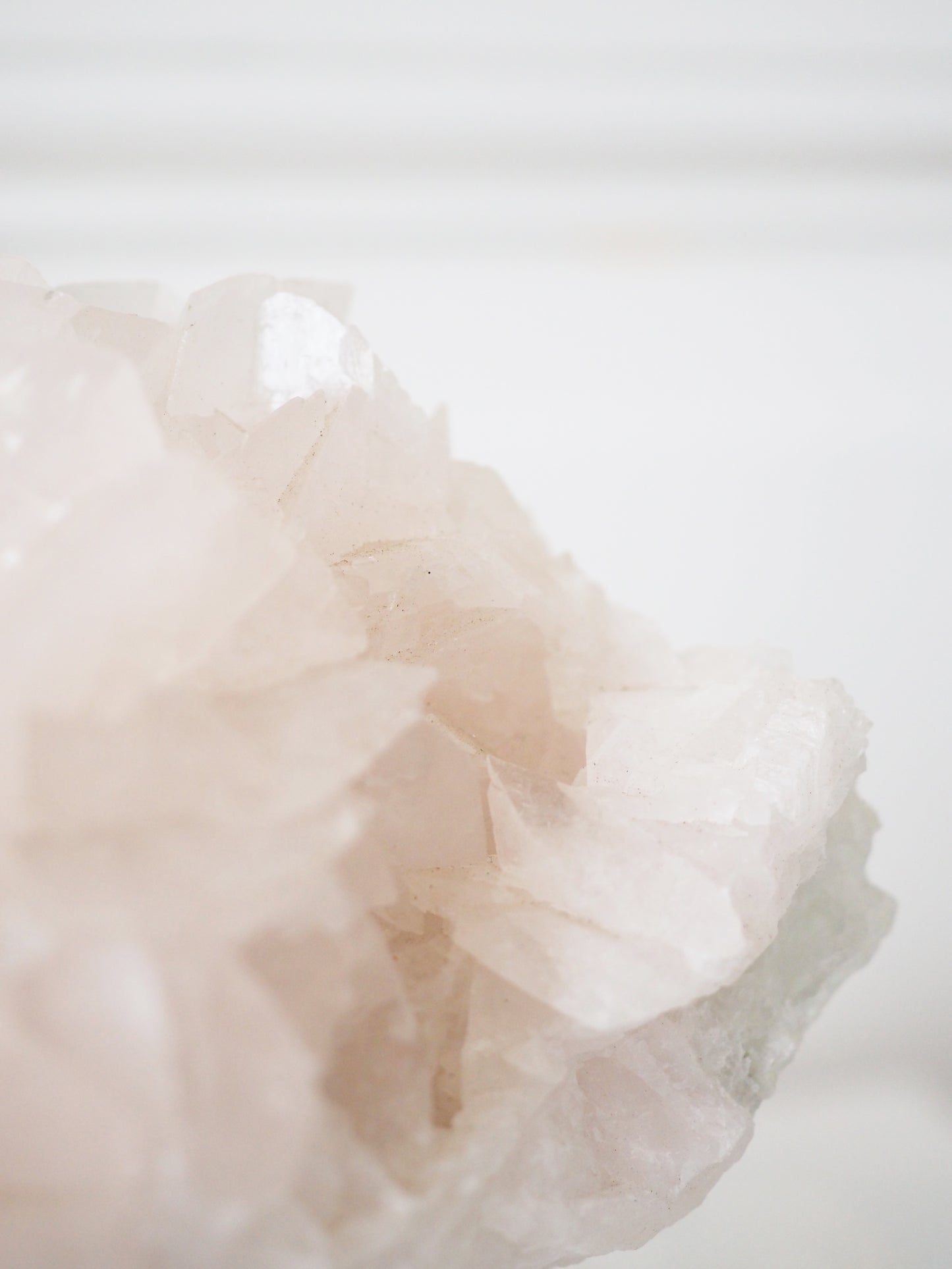 Rosa Rosen Calcit UV reaktiv. ca. 15 x 11cm . PARADISE COLLECTION - aus Hunan China