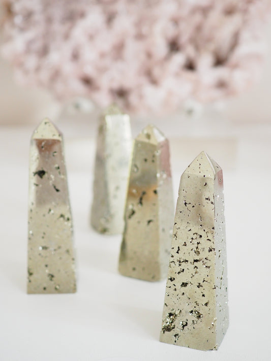 Pyrit Obelisk Turm . Pyrite ca. 9 cm - aus Peru