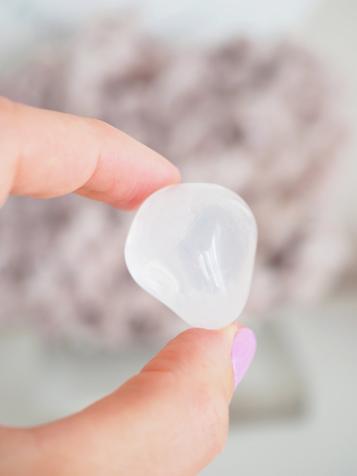 Lavender Moon Quarz Trommel Stein . Rosenquarz Varietät ca. 2 - 3cm - aus Madagascar