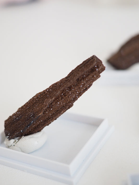 Feenholz. Kristallisiertes Holz MINIMINERAL ca. 4.5 cm - aus Tagebau Zwenkau . Leipzig . Deutschland RARE MINE CLOSED