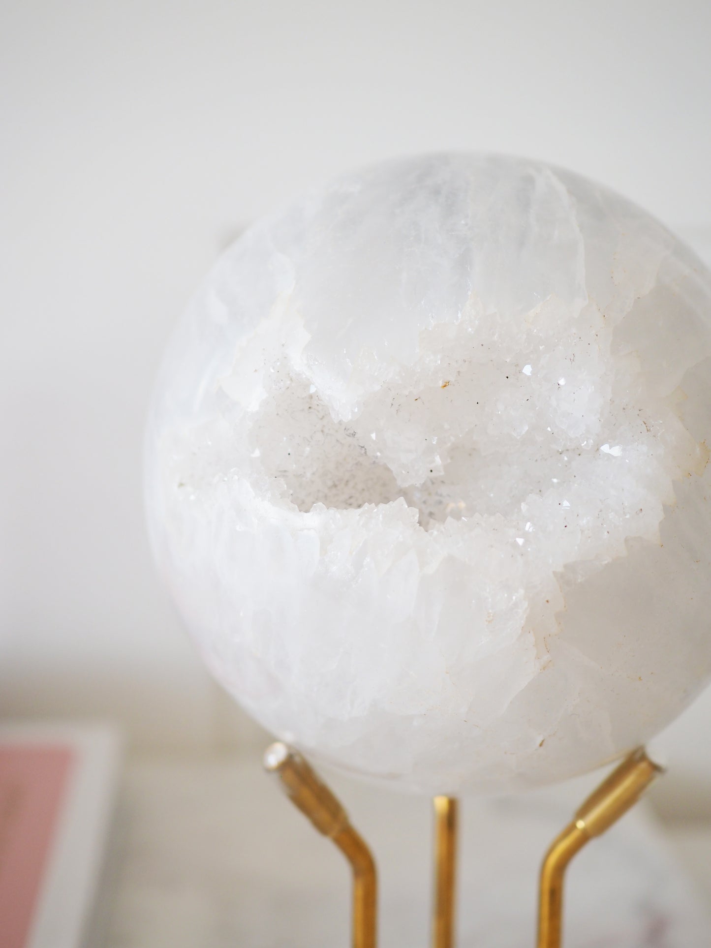 XL DRUZY Weiße Quarz Kugel mit Achat Herz ca. 10cm 1.17kg . PARADISE COLLECTION - aus Brasilien HIGH QUALITY