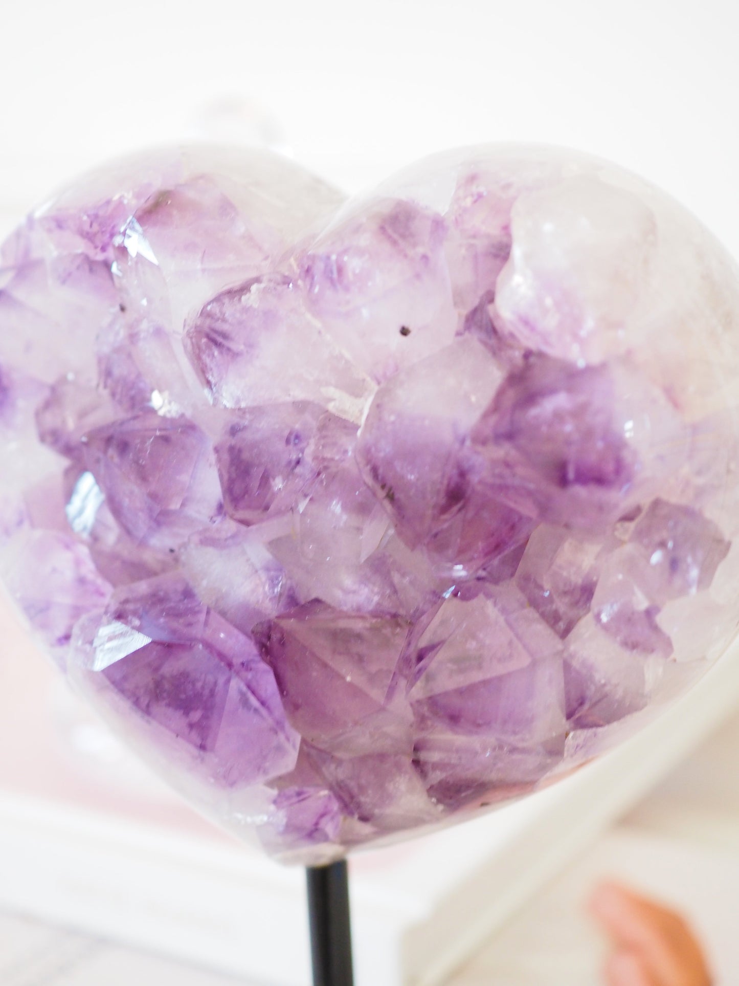 Amethyst Herz Cluster auf Ständer ca 900g . PARADISE COLLECTION aus Brasilien Handpoliert