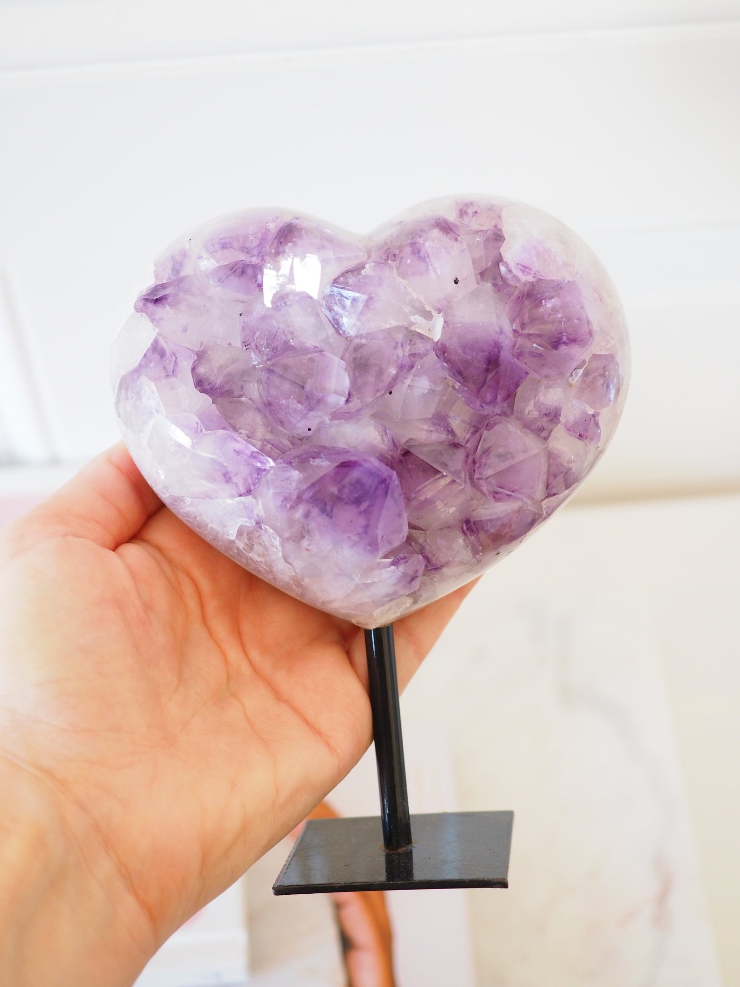 Amethyst Herz Cluster auf Ständer ca 900g . PARADISE COLLECTION aus Brasilien Handpoliert