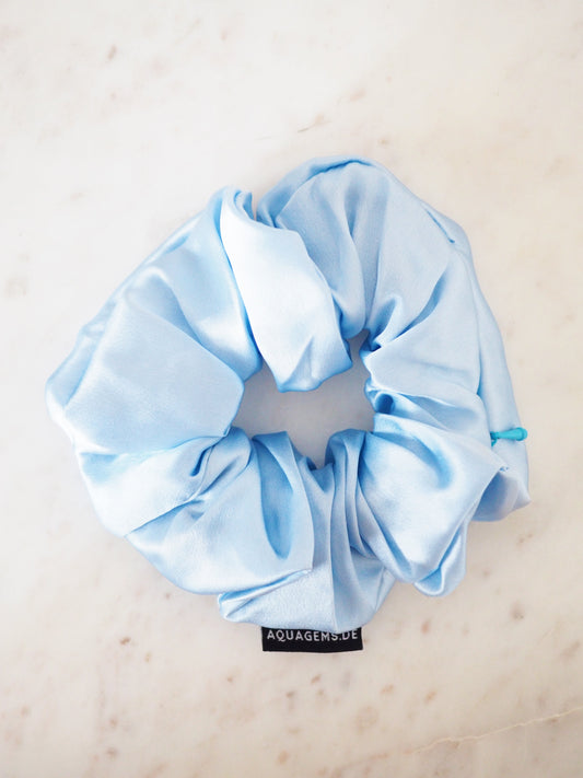 CRYSTAL SCRUNCHIE 100% Maulbeerseiden Haargummi mit Kristall Tasche & Schwarzem Turmalin - SOMETHING BLUE . Hell Blau