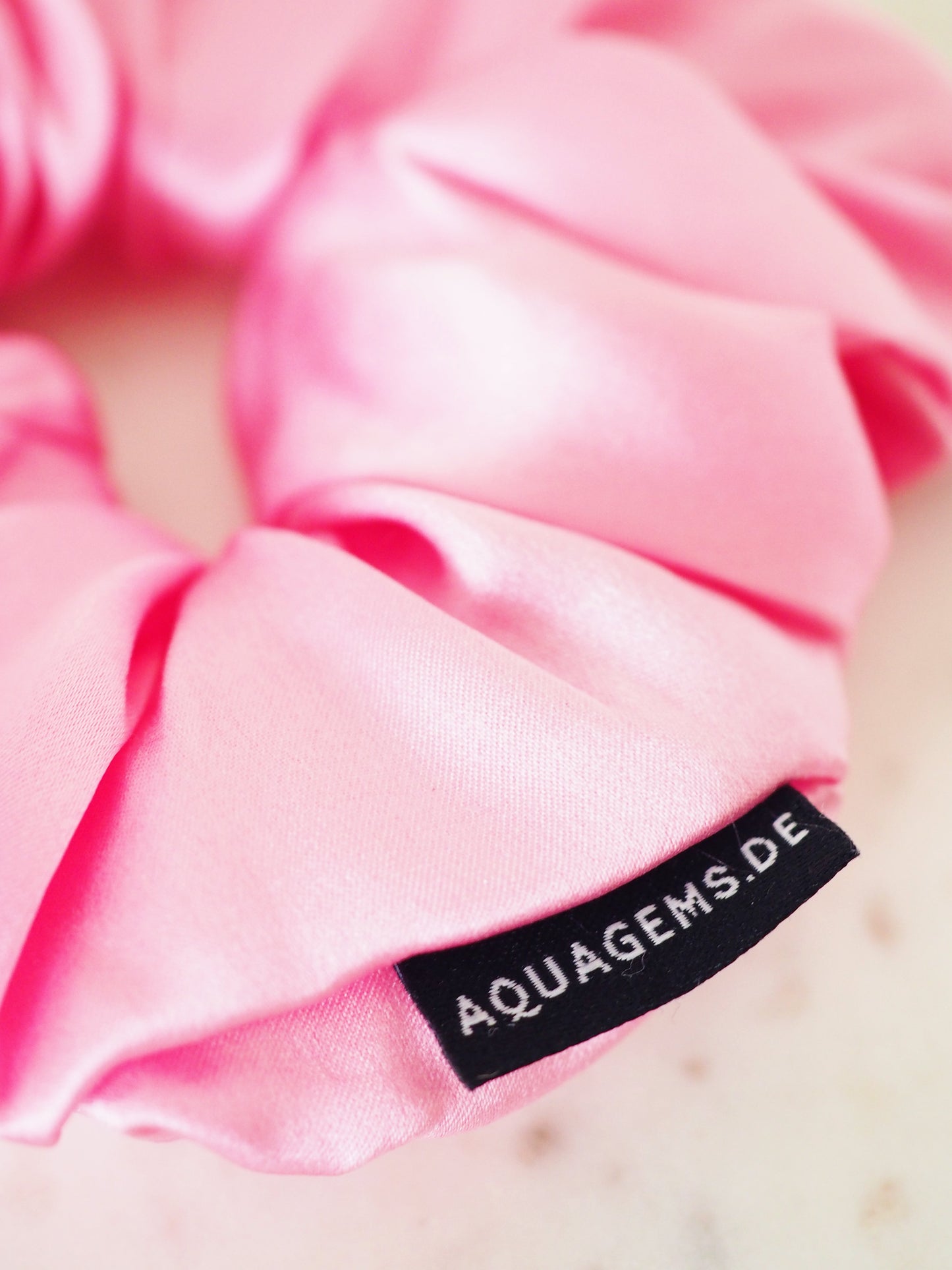 CRYSTAL SCRUNCHIE 100% Maulbeerseiden Haargummi mit Kristall Tasche & Schwarzem Turmalin - GIRLY ROSA