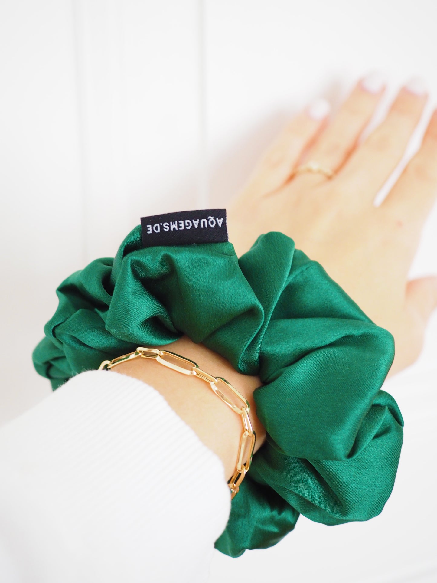 CRYSTAL SCRUNCHIE 100% Maulbeerseiden Haargummi mit Kristall Tasche & Schwarzem Turmalin - SMARAGD GRÜN