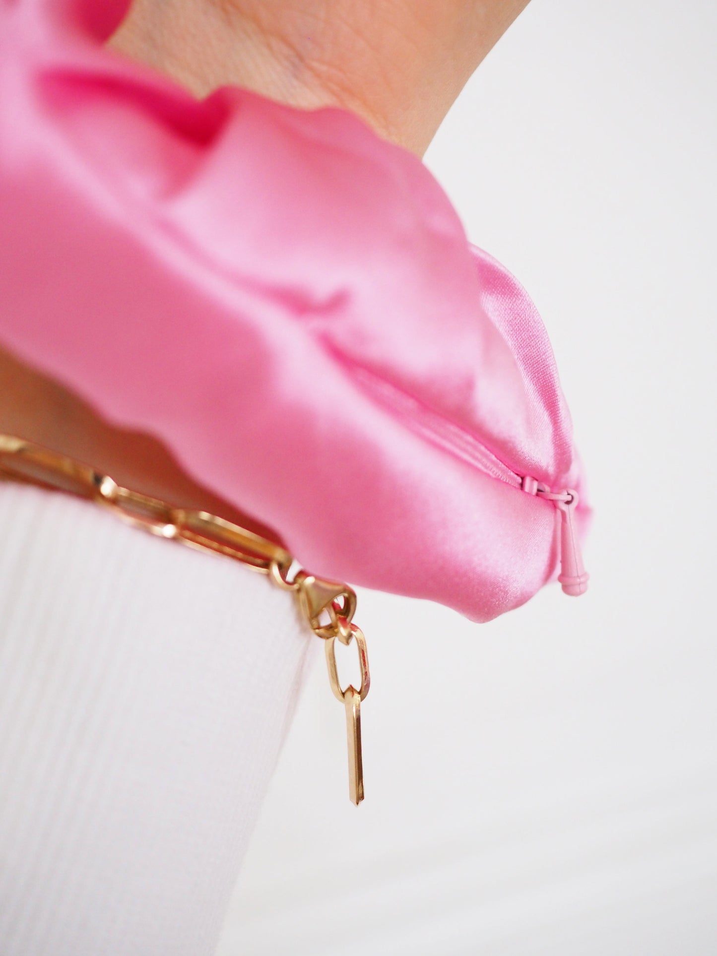 CRYSTAL SCRUNCHIE 100% Maulbeerseiden Haargummi mit Kristall Tasche & Schwarzem Turmalin - GIRLY ROSA