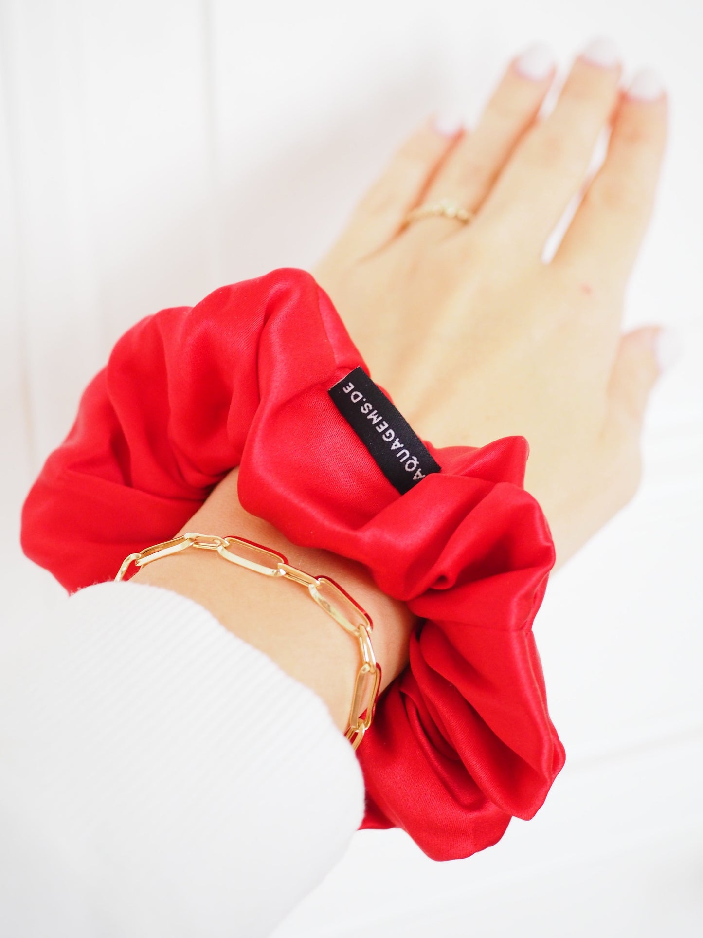 CRYSTAL SCRUNCHIE 100% Maulbeerseiden Haargummi mit Kristall Tasche & Schwarzem Turmalin - XMAS RED . Rot