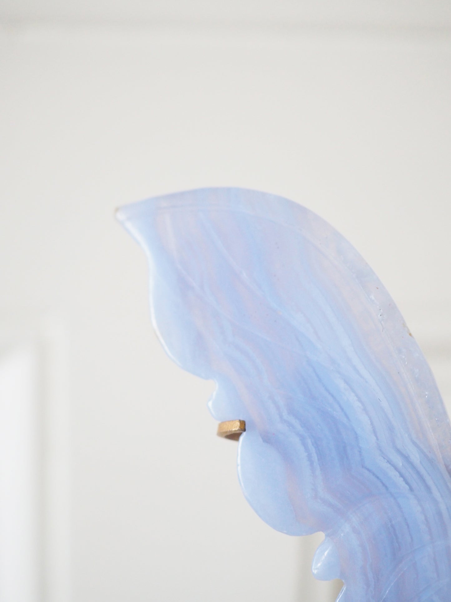 Bluer Spitzen Achat (Blue Lace Agate) Schmetterling Flügel auf Halter ca. 13-15cm- aus Namibia