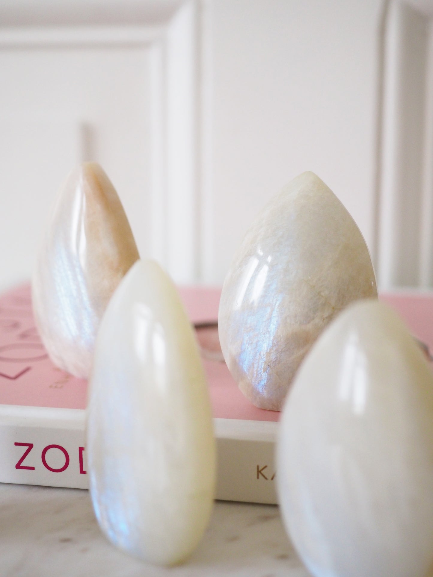 Weiße Mondstein Freeform Flamme - aus Indien Handcarved HIGH QUALITY