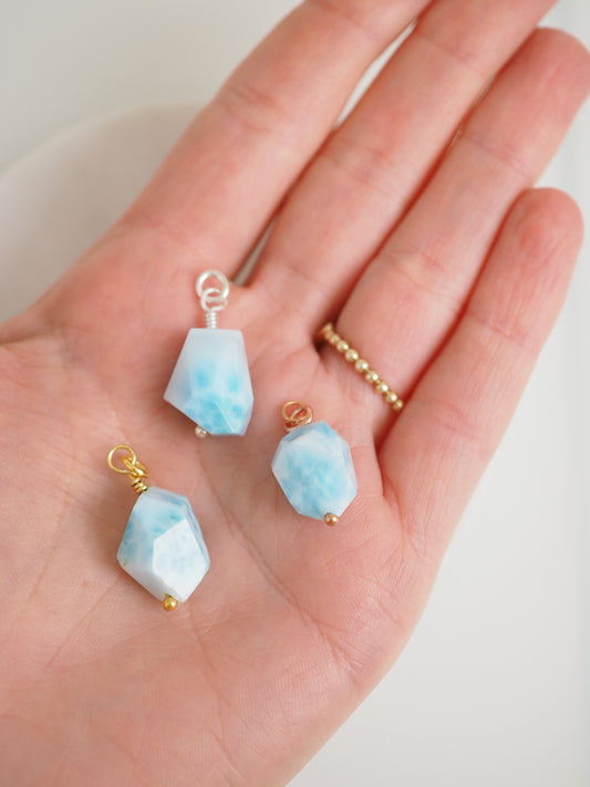 AAA Larimar Anhänger Freeform Handmade 925 Sterlingsilber - aus der Dominikanischen Republik