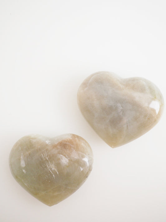 Salbei Grüner Mondstein Herz . Sage - aus Madagascar Hand Polished