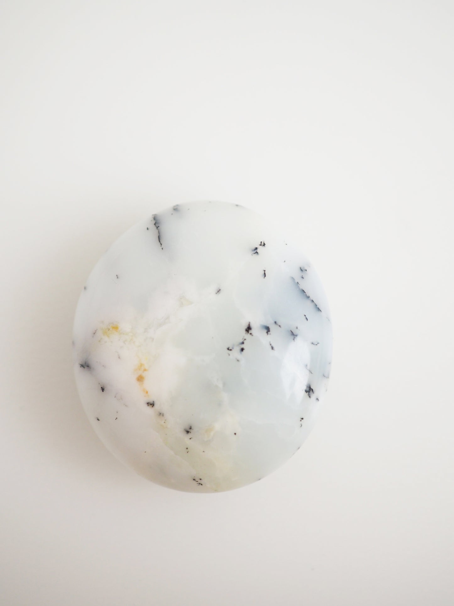 Denditric Opal Weiss - aus Madagascar Hand Polished