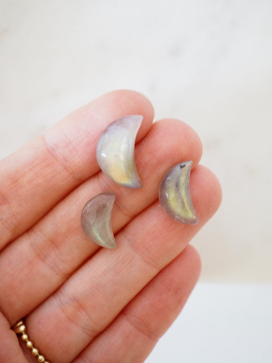 Flashy Labradorit Mini Mond ca 1.4 cm Carving - aus Madagascar HIGH QUALITY