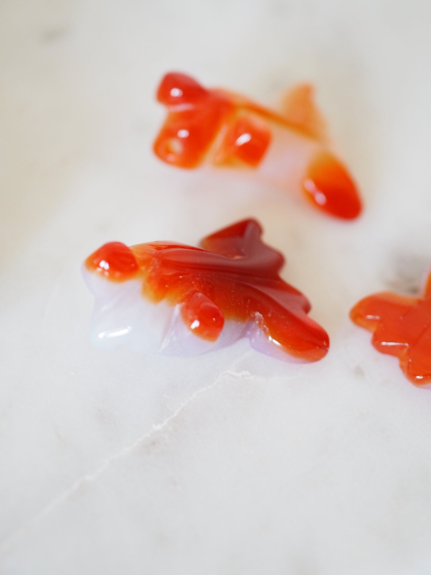 Karneol Gebr. Mini Goldfish ca 2-3 cm Carving - aus Madagascar HANDCARVED