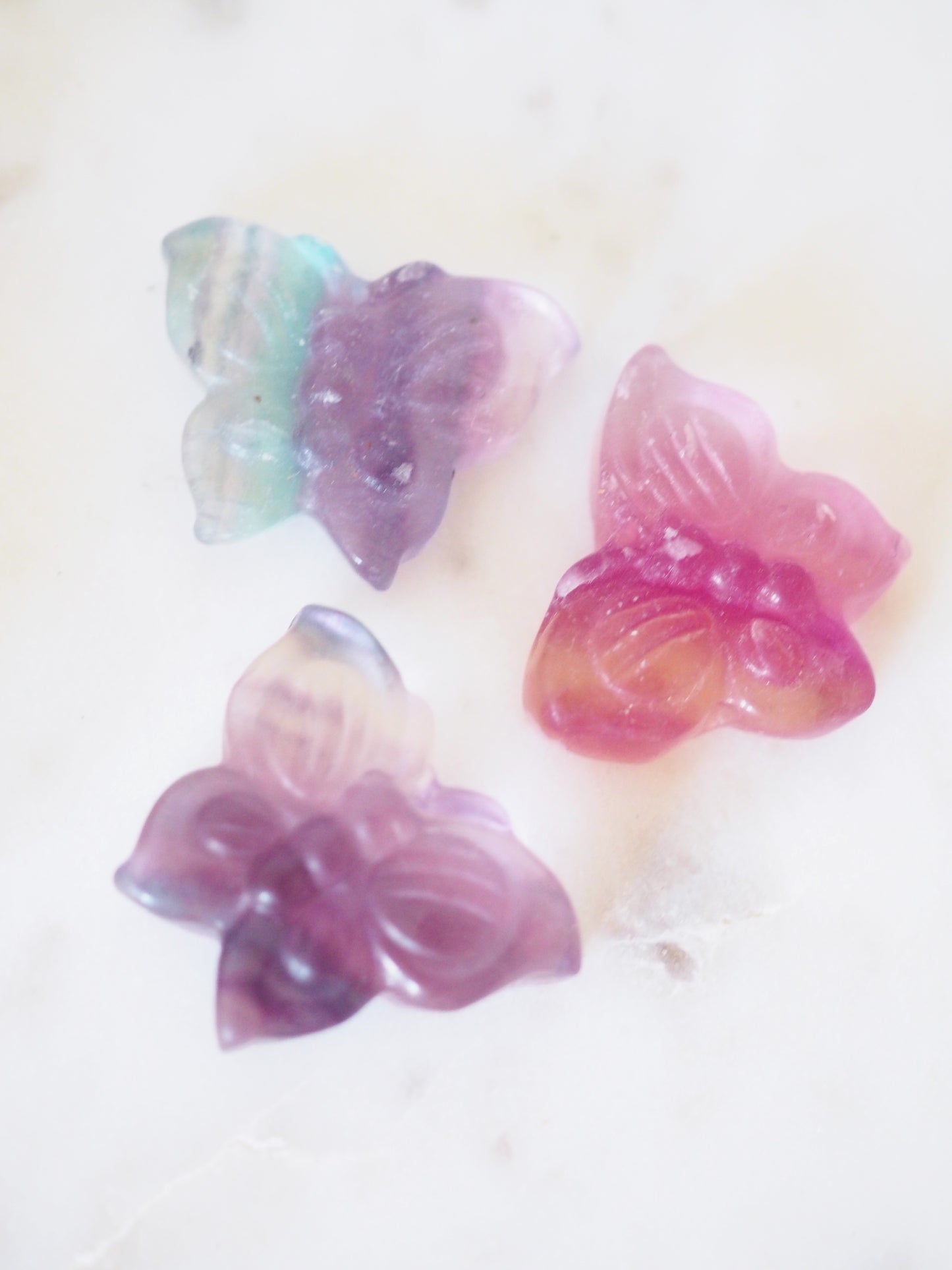 Regenbogen Fluorit Schmetterling Gravur . Mini Carving ca. 1.5 cm - aus China