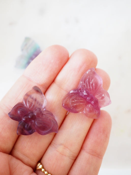 Regenbogen Fluorit Schmetterling Gravur . Mini Carving ca. 1.5 cm - aus China