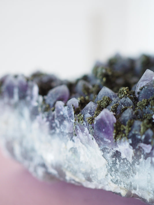 Amethyst mit Pyrit ca. 12 x 9 cm - aus Bulgarien RARE MINE CLOSED