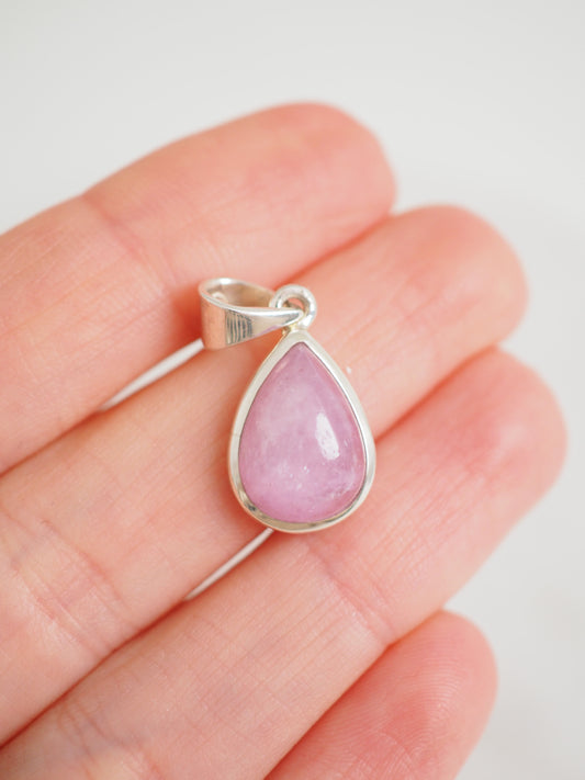Kunzit Tropfen . Drop Anhänger 925 Sterlingsilber