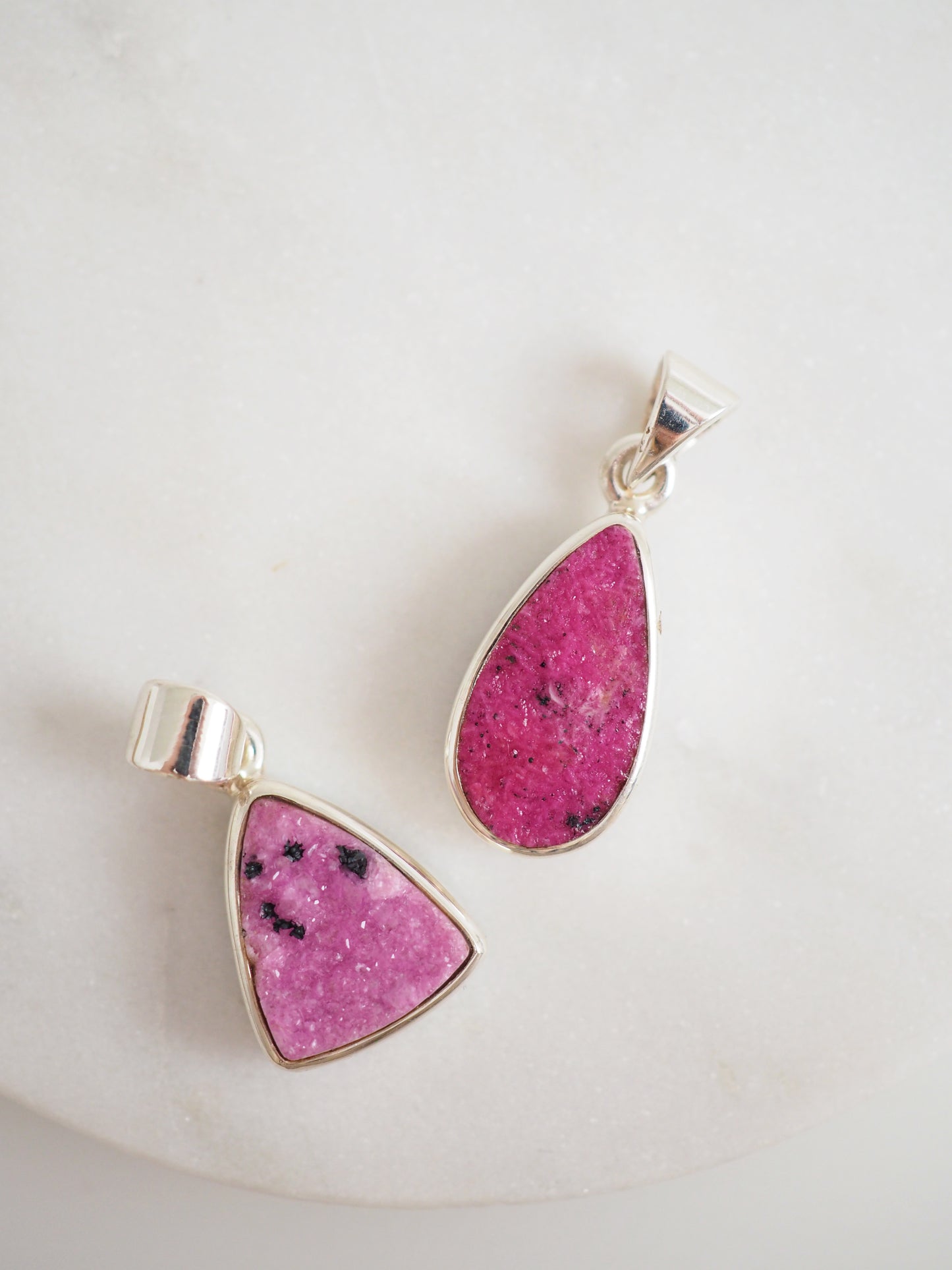 Pink Cobalto Calcite - Kobalt Calcit Drop . Dreieck Anhänger 925 Sterlingsilber