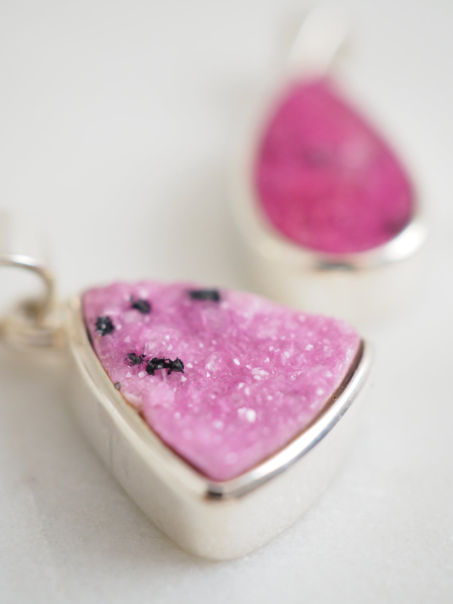 Pink Cobalto Calcite - Kobalt Calcit Drop . Dreieck Anhänger 925 Sterlingsilber