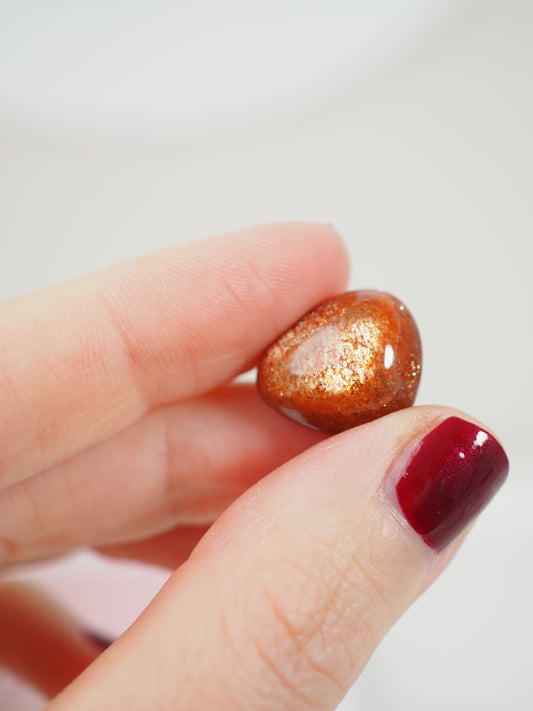 Echter Sonnenstein MINI Trommelstein ca. 1-1.5 cm - aus Tamil-Nadu Indien HAND POLISHED GEM QUALITY