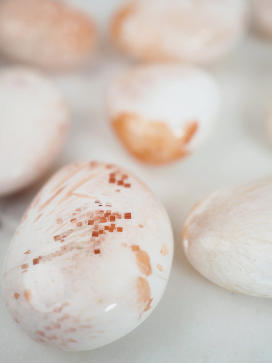 Pink Scolecit Trommel Stein teilw. mit Stilbit . ca. 2 cm - aus Indien HIGH QUALITY