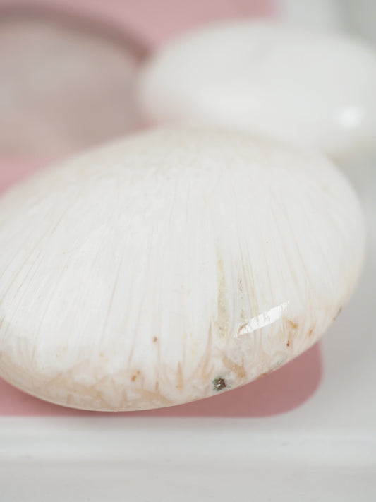 Scolecit Palmstone . Handstein . Seifenstein ca. x cm - aus Indien