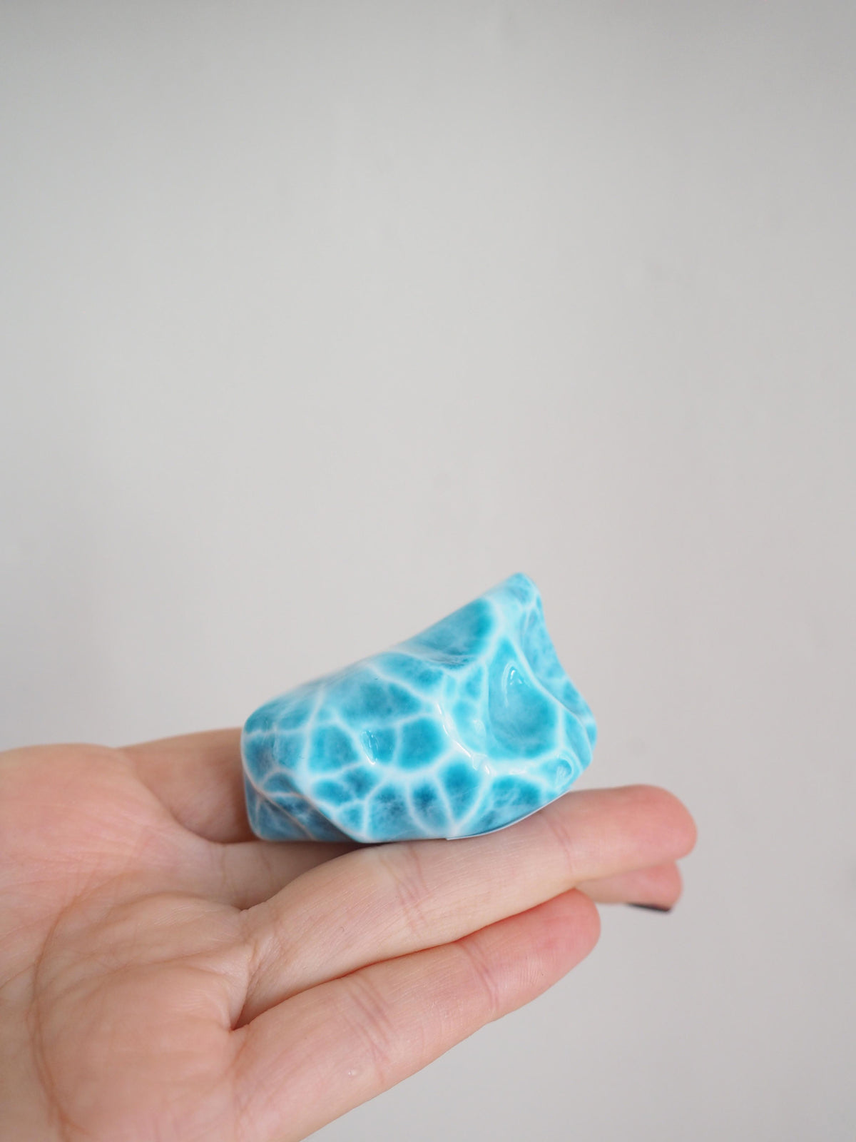 Larimar Freiform 335 ct - Dominikanische Republik . Hand geschliffen . HIGH QUALITY