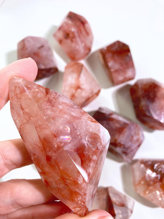 Feuer Quarz Freiform . Hämatoid Quarz . Fire Quartz Freeform 5-7cm - aus China Hand carved